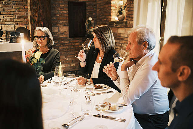Bronzeweinverkostung im Wohnpark Graz-Gösting